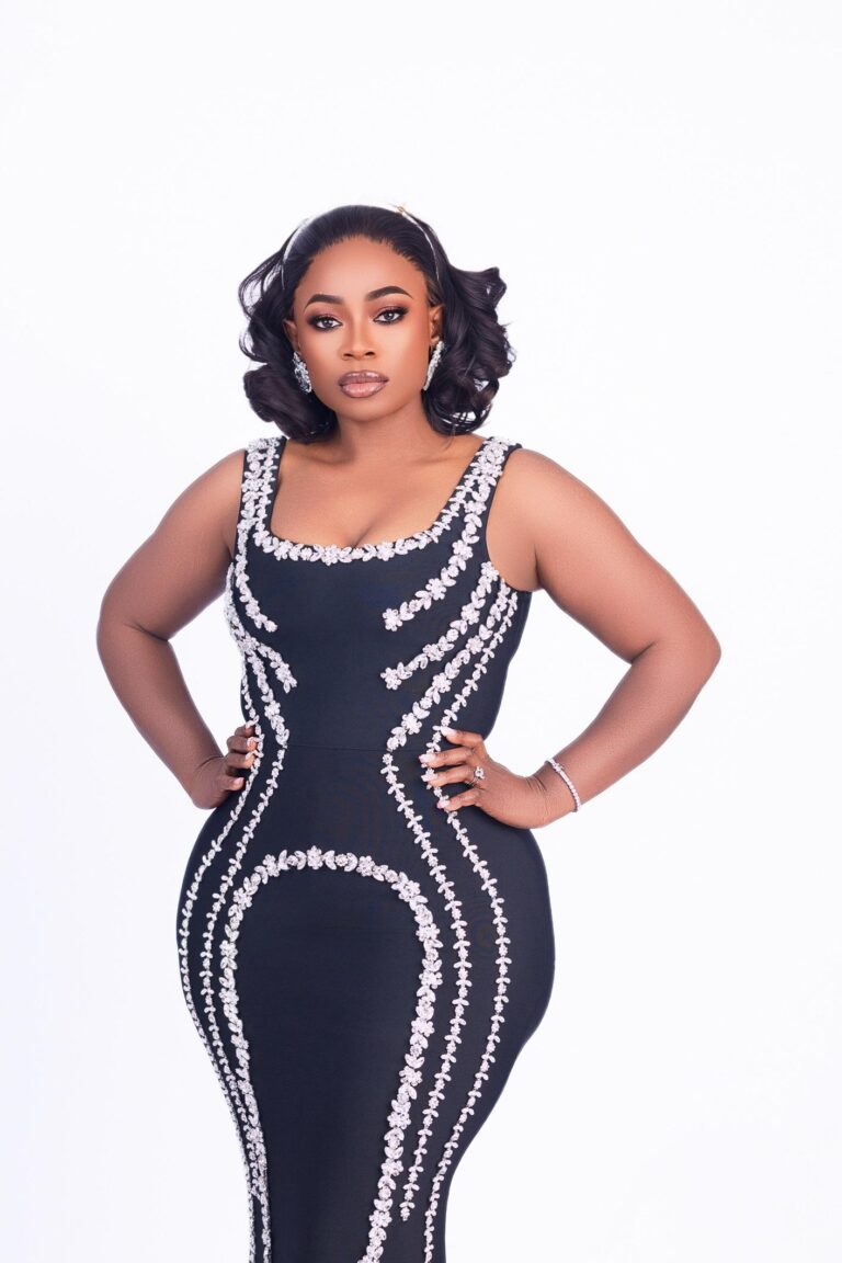Daisy Crystal Trace Bandage Gown